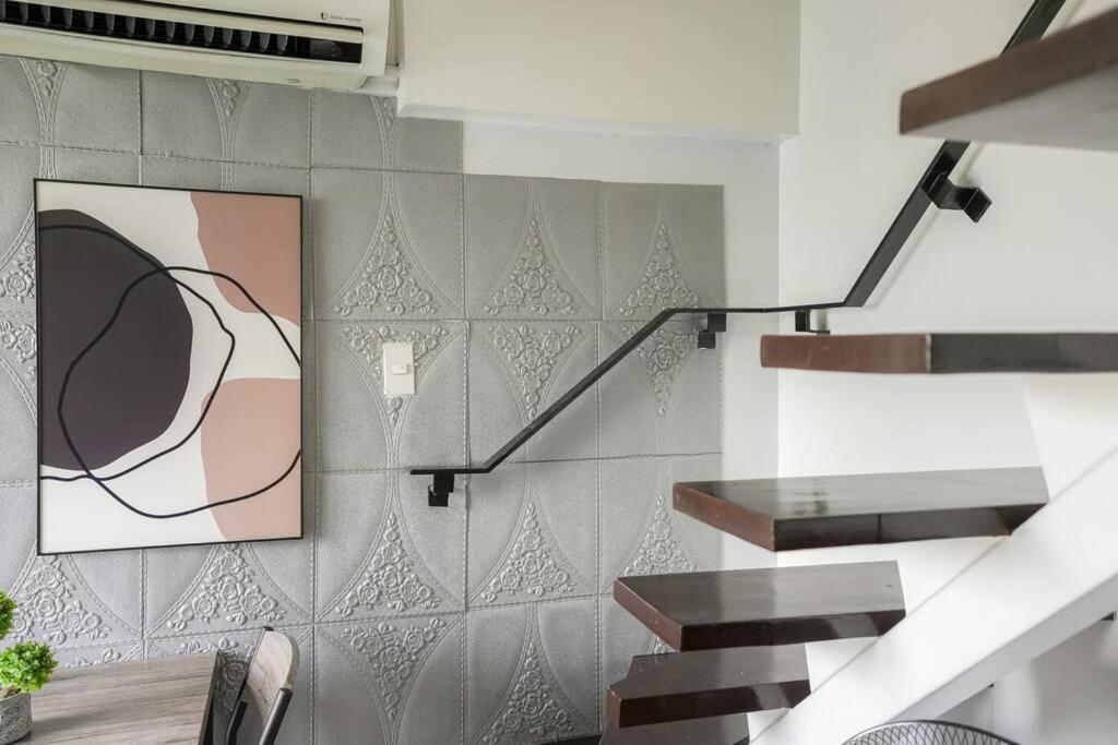 A2j Luxury 3br Loft Bgc Near High Street Taguig *