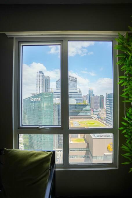 A2j Luxury 3br Loft Bgc Near High Street Taguig