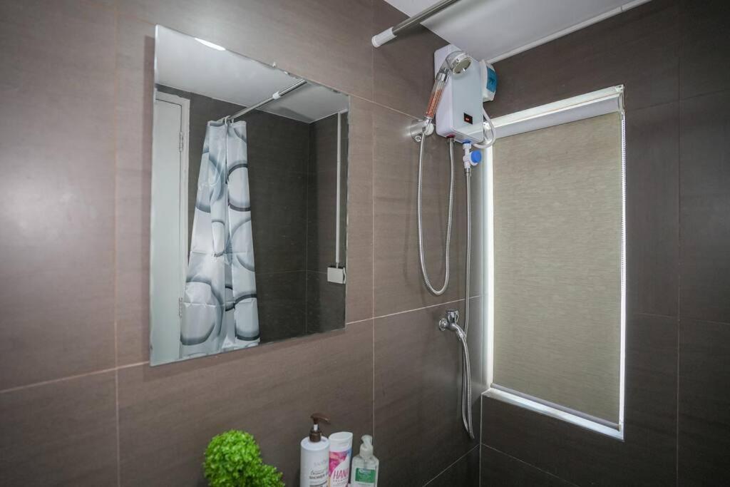 Apartment A2j Luxury 3br Loft Bgc Near High Street Taguig *