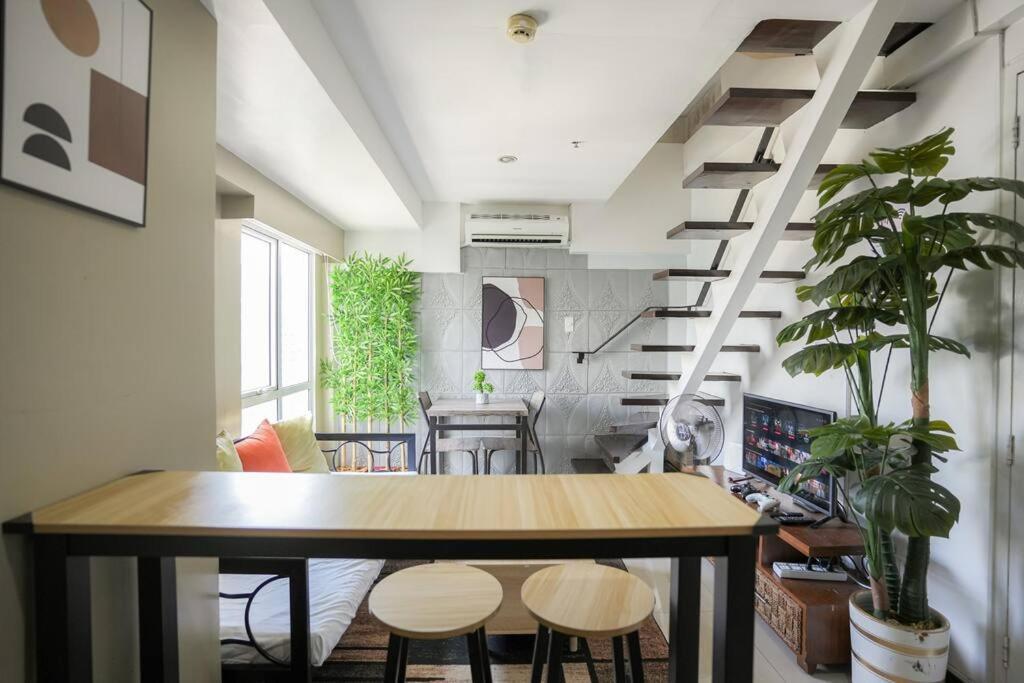 A2j Luxury 3br Loft Bgc Near High Street Taguig Apartment *