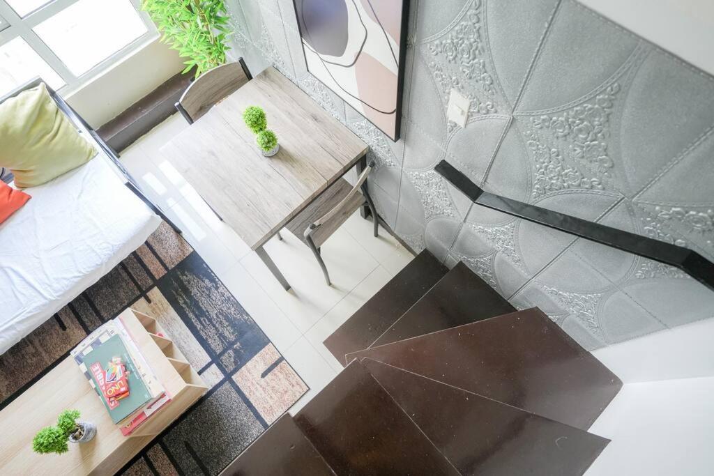 Apartment A2j Luxury 3br Loft Bgc Near High Street Taguig *
