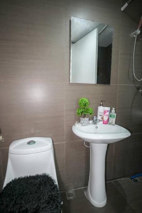 Apartment A2j Luxury 3br Loft Bgc Near High Street Taguig