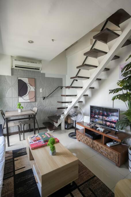 A2j Luxury 3br Loft Bgc Near High Street Taguig