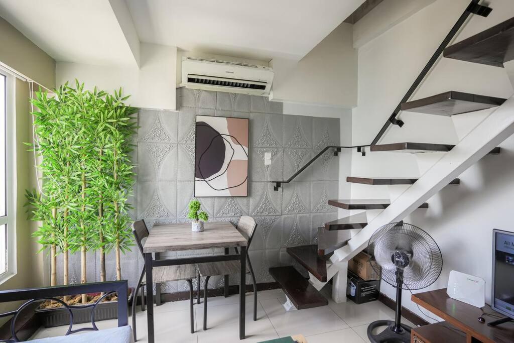 A2j Luxury 3br Loft Bgc Near High Street Taguig Apartment *