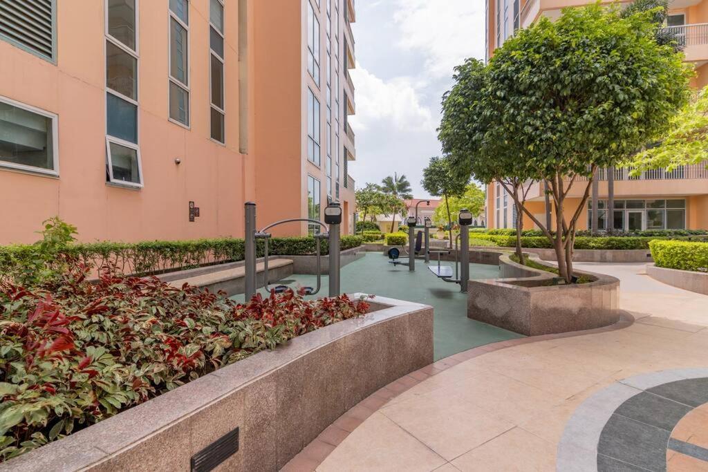 Apartment At Venice Mall, Near Airport, Bgc & Makati Manila