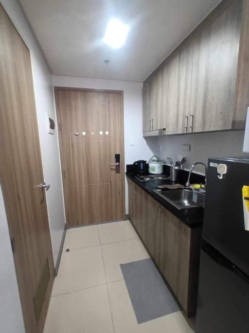 Staycation Near Moa By Cozypura With Pay Parking At S Res Moa Apartment