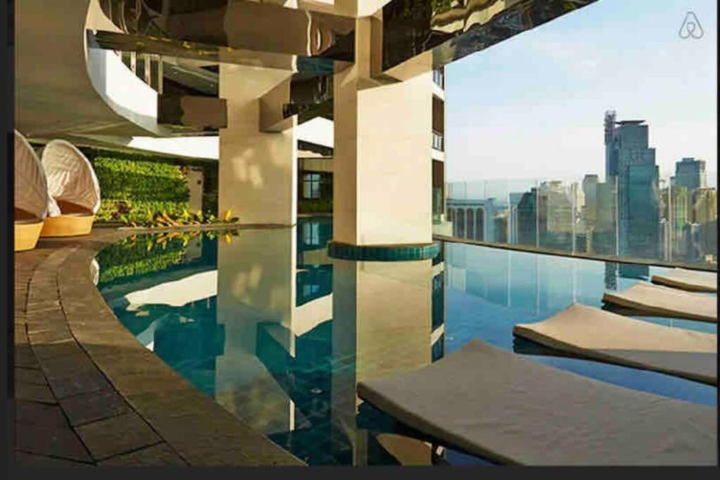 Gorgeous At The Gramercy * Manila
