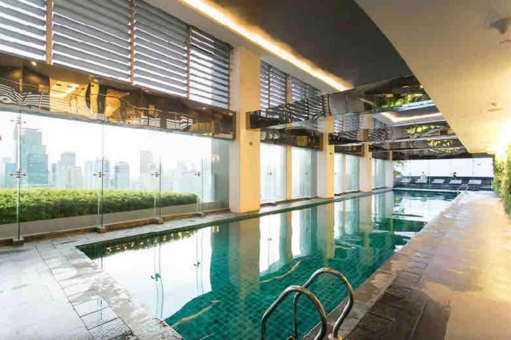 Gorgeous At The Gramercy Manila