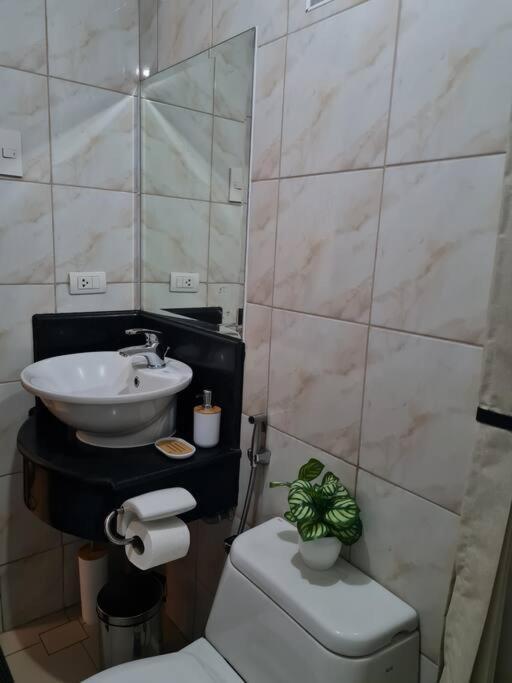 Apartment Cute Unit W/ Big Windows - B Morgan T1 Manila