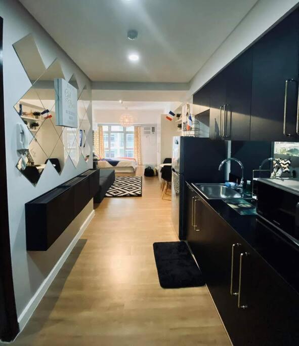 Apartment Paris Themed In Bgc Manila