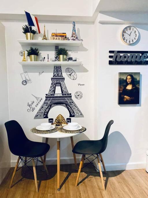 Apartment Paris Themed In Bgc