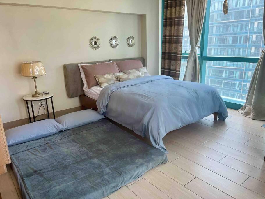Spacious 1br One Uptown Bgc W/ Sound System Apartment