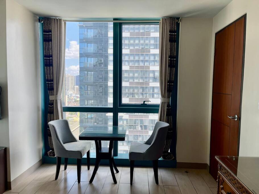Spacious 1br One Uptown Bgc W/ Sound System