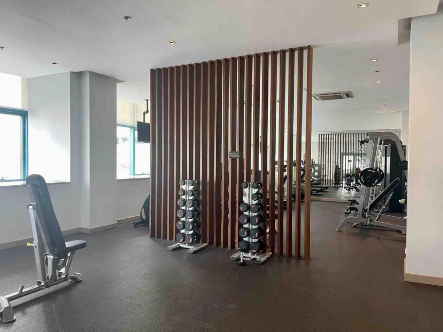 Spacious 1br One Uptown Bgc W/ Sound System Apartment