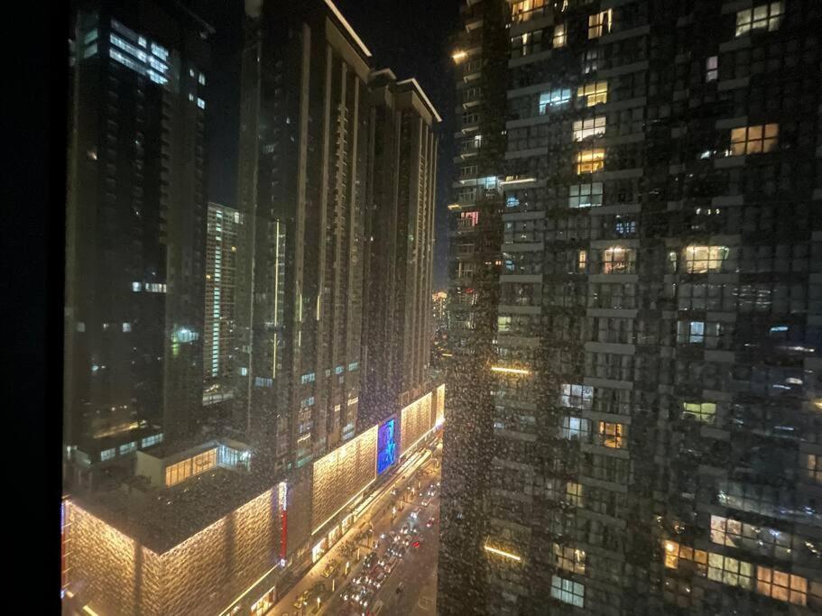 Spacious 1br One Uptown Bgc W/ Sound System Apartment Manila