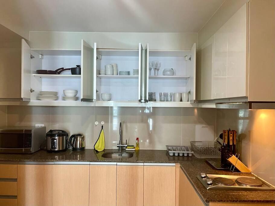 Apartment Spacious 1br One Uptown Bgc W/ Sound System *
