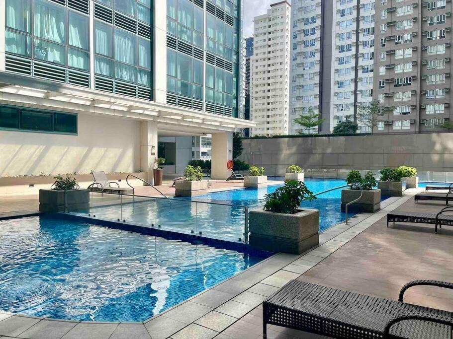 Spacious 1br One Uptown Bgc W/ Sound System