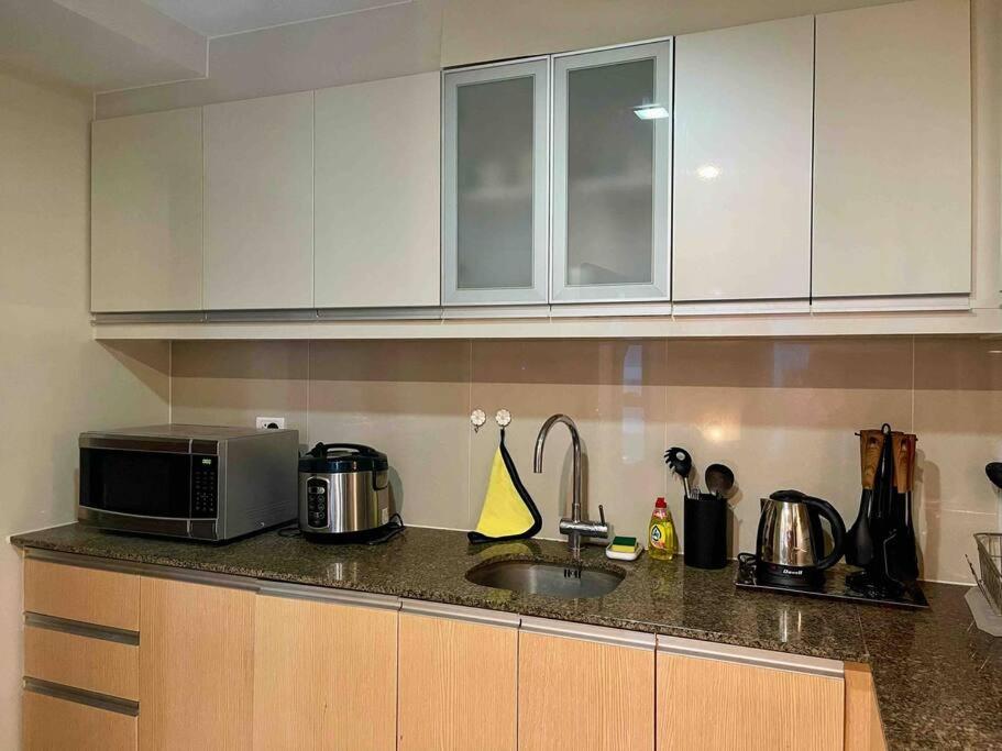 Apartment Spacious 1br One Uptown Bgc W/ Sound System