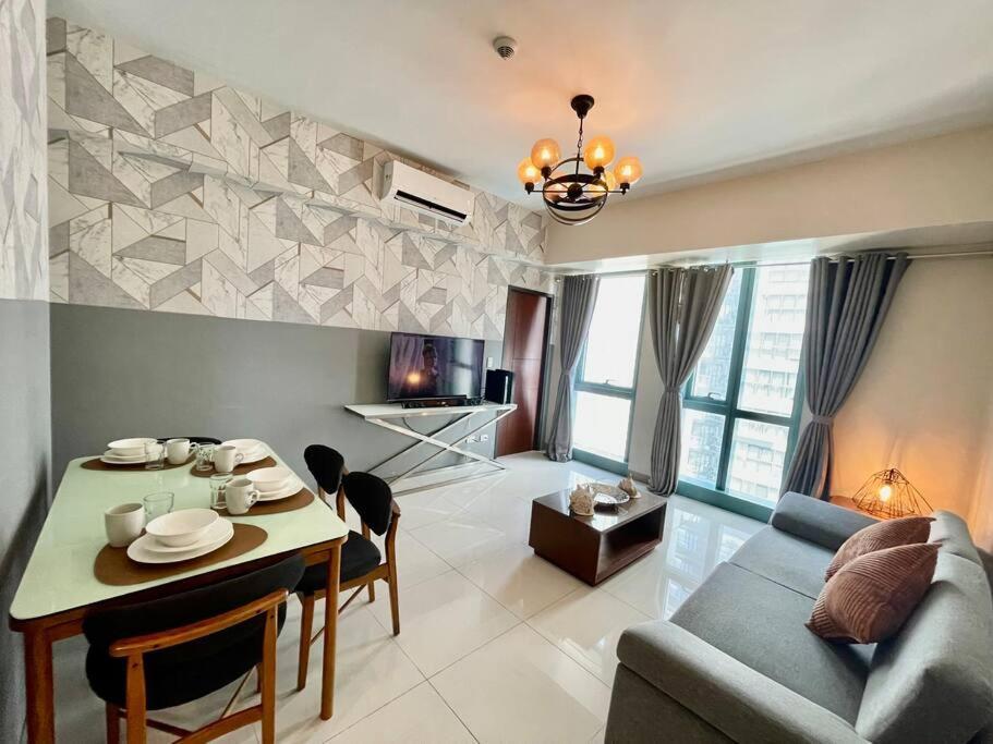 Spacious 1br One Uptown Bgc W/ Sound System *