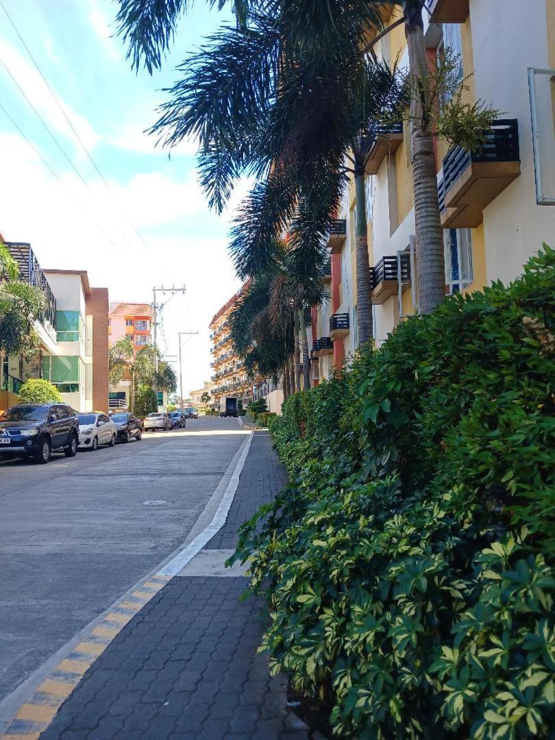 Apartment Eldenz 2br Fully Furnished With Free Wi-fi, Netflix & Amenities