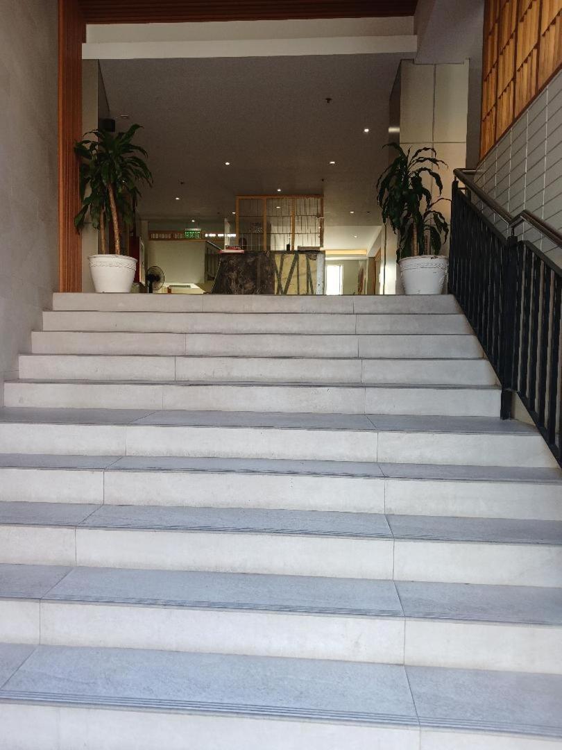 Eldenz 2br Fully Furnished With Free Wi-fi, Netflix & Amenities Apartment