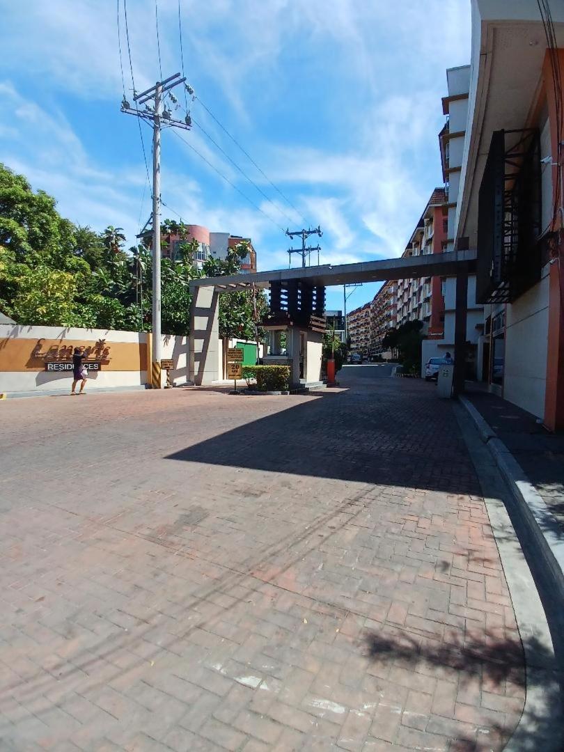 Apartment Eldenz 2br Fully Furnished With Free Wi-fi, Netflix & Amenities *
