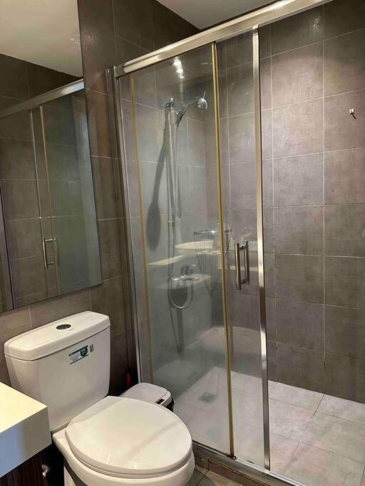 46f 1 Bedroom With Balcony Sunset View Apartment Manila