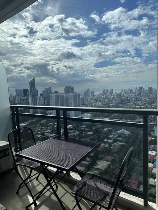 46f 1 Bedroom With Balcony Sunset View Manila