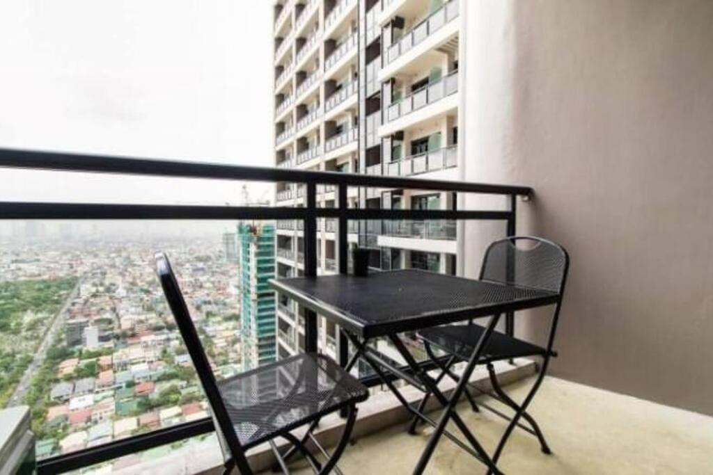 46f 1 Bedroom With Balcony Sunset View * Manila