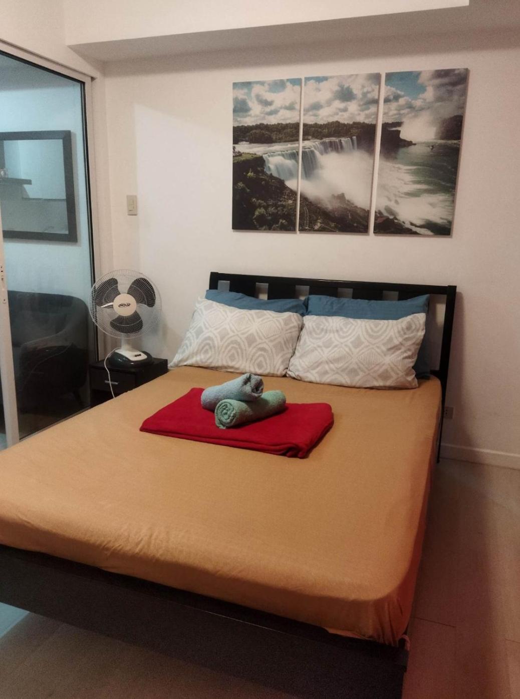 Apartment At Sm Bicutan With Balcony Manila