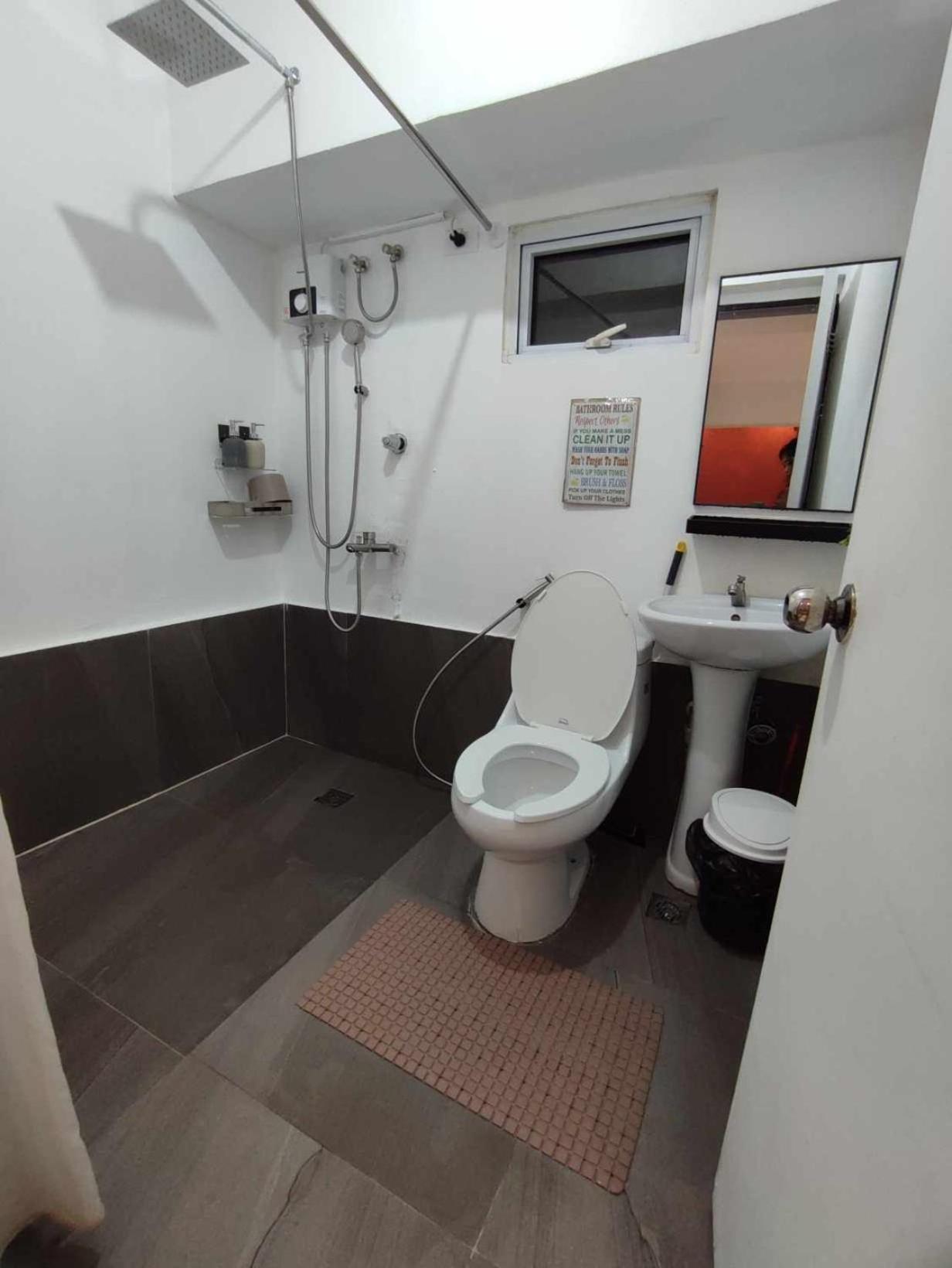 L1 Twin Bed Staycation In Bonifacio Global Apartment *