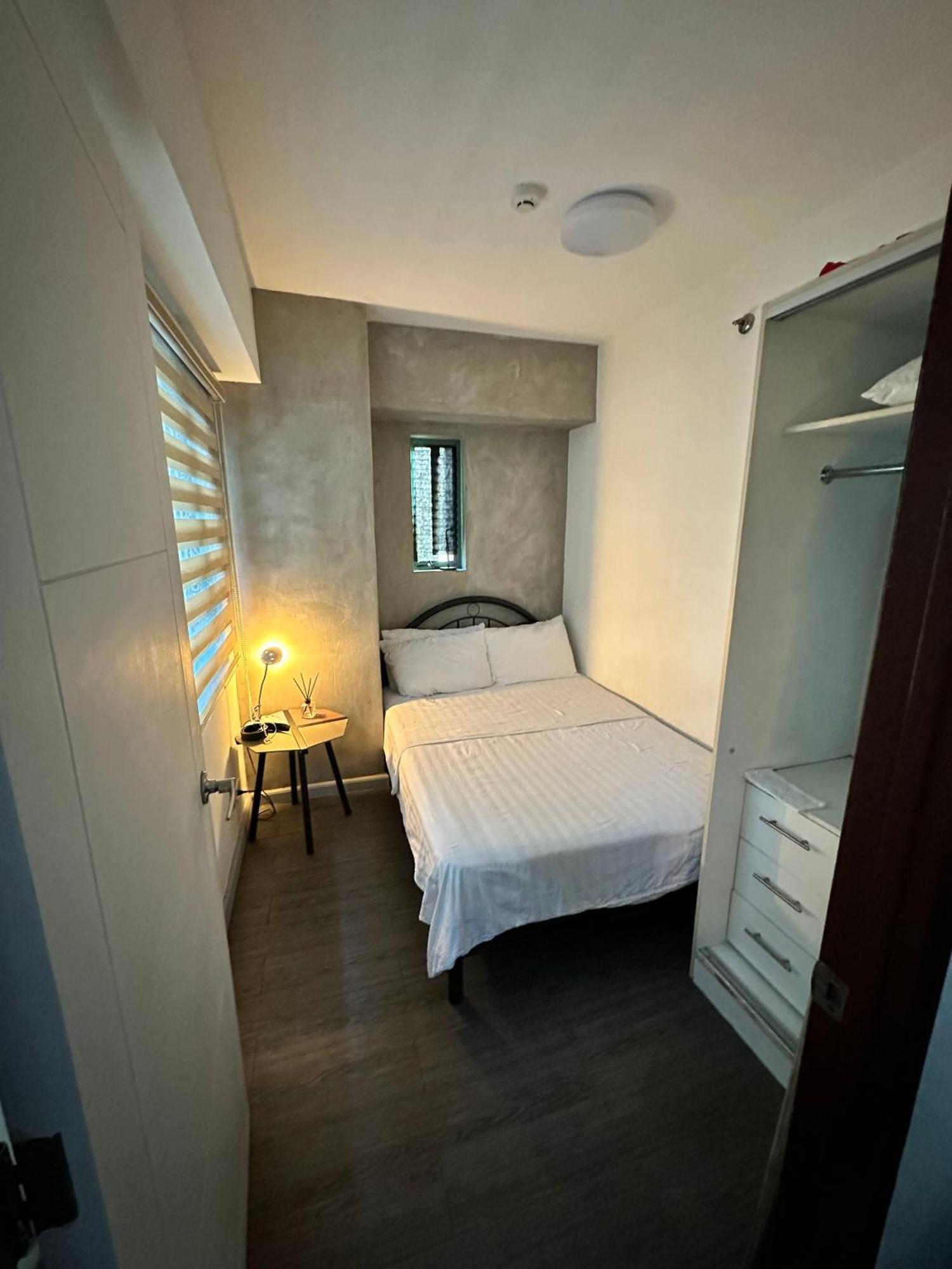 The Pearl - Bgc Mckinley Park 2br Apartment Manila