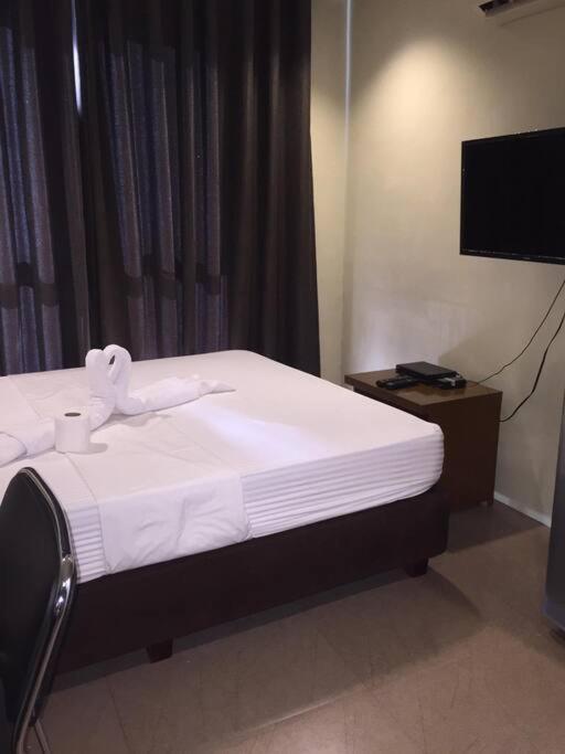 Spacious B202 * Manila