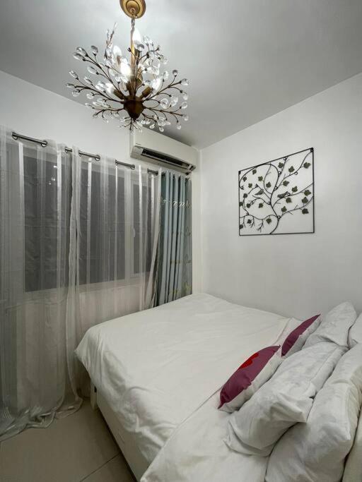 Cozy Sunset View - Centrally Located!