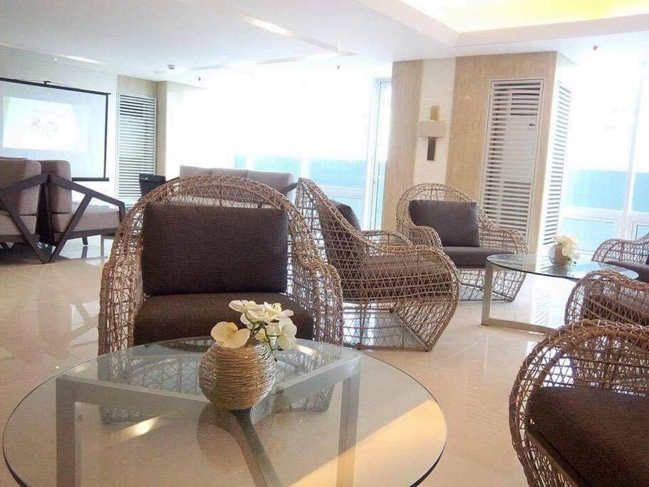 Cozy Sunset View - Centrally Located! Apartment Manila