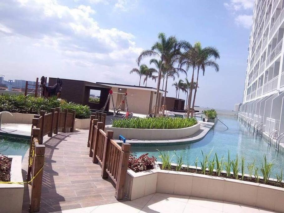 Cozy Sunset View - Centrally Located! *