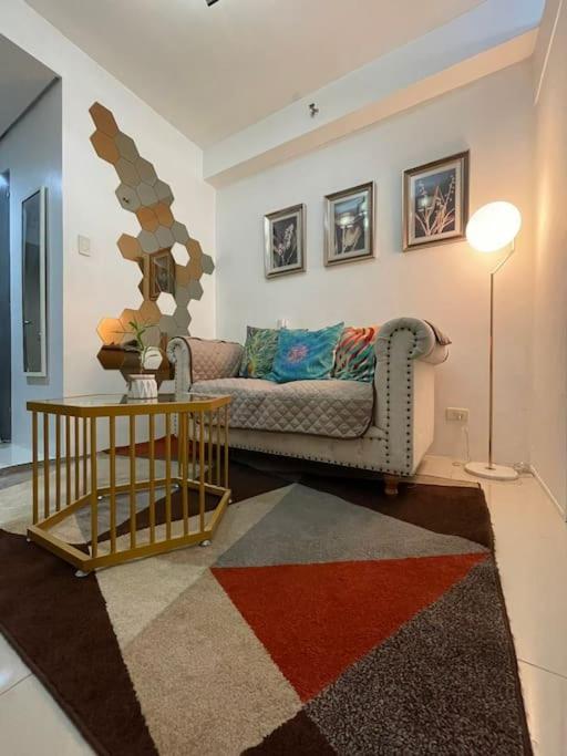 Cozy Sunset View - Centrally Located! Manila