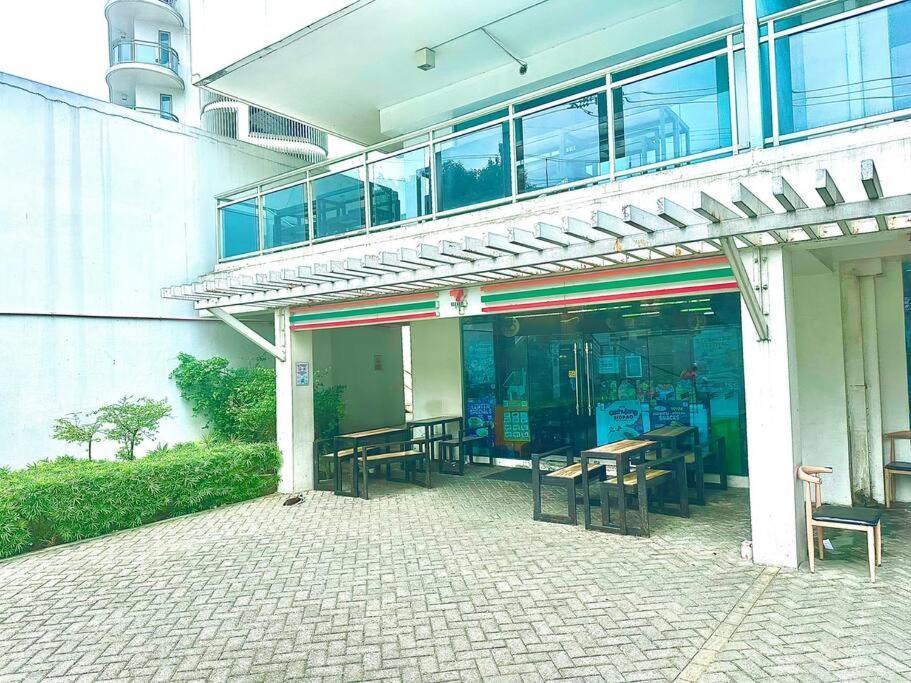 1br Club Pool View At Azure-maui Manila