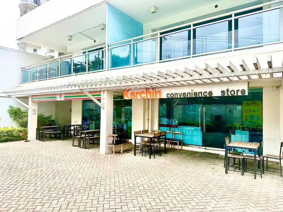 1br Club Pool View At Azure-maui Apartment Manila