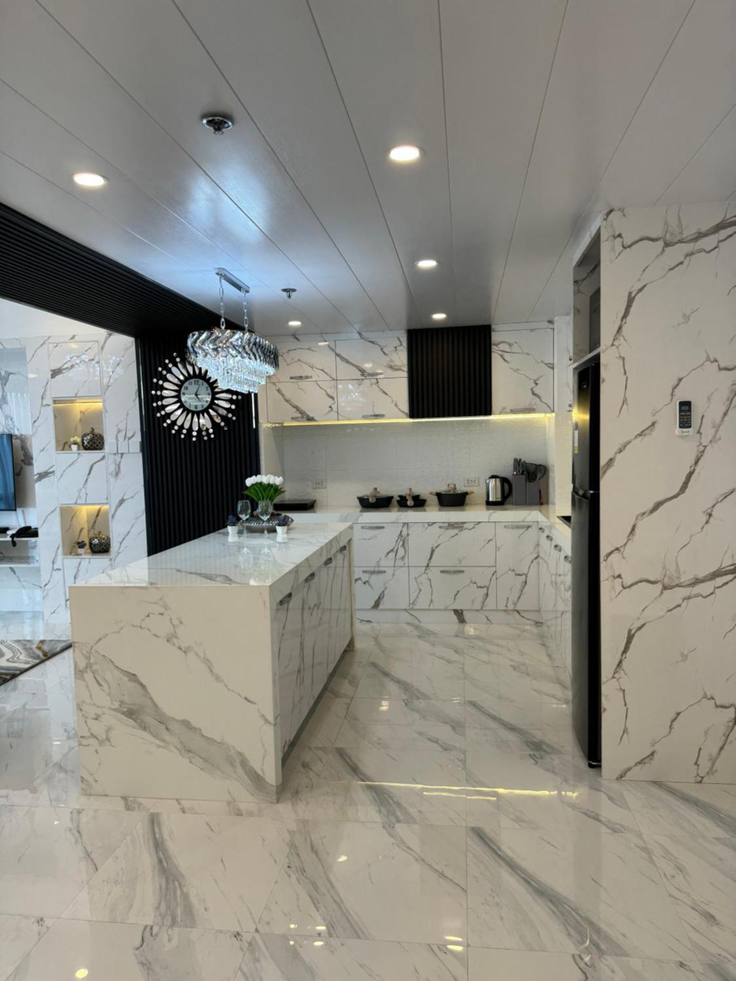 Makati Luxury Apartment *