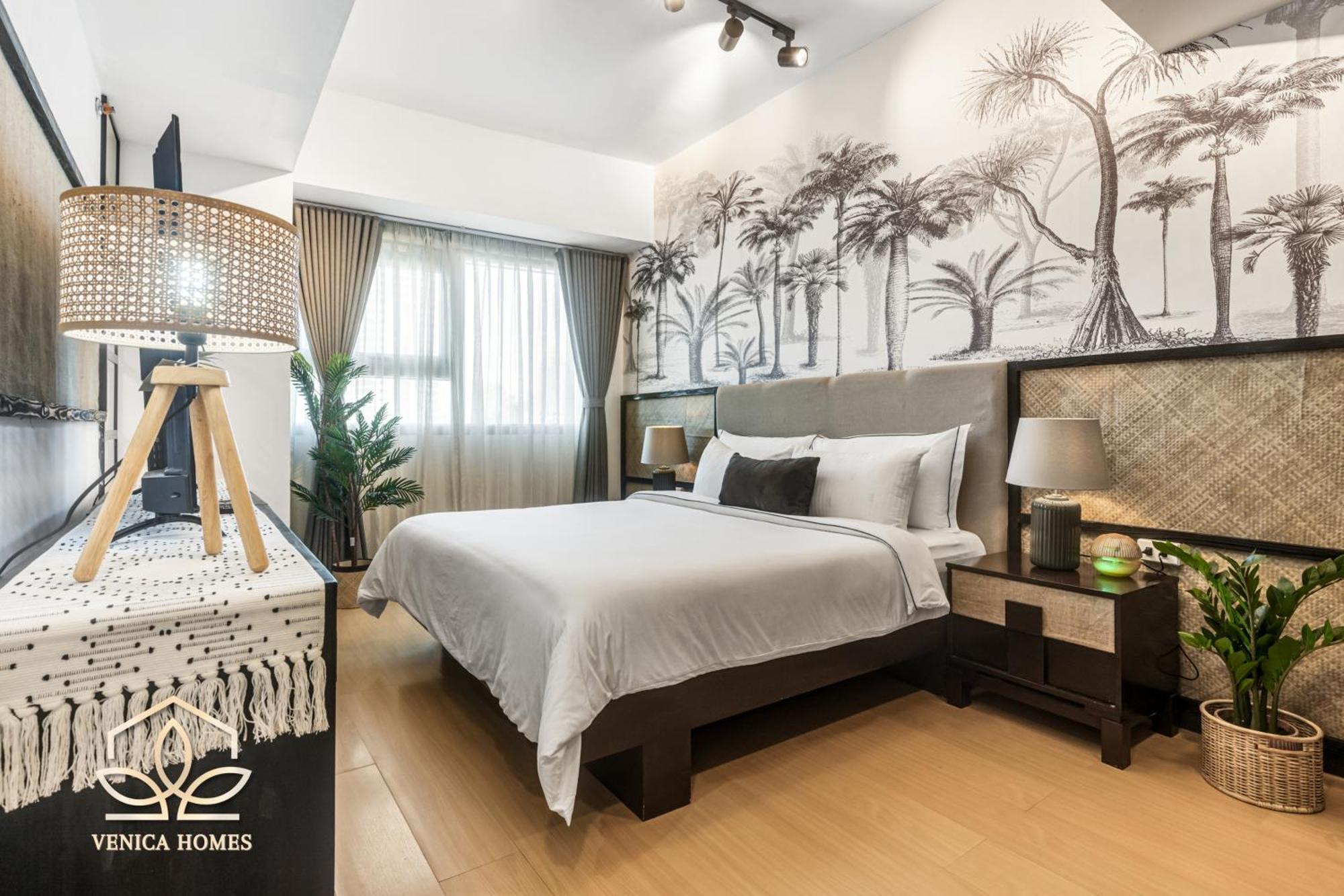 Tropical Oasis W/ The View Of Bgc + Netflix Manila