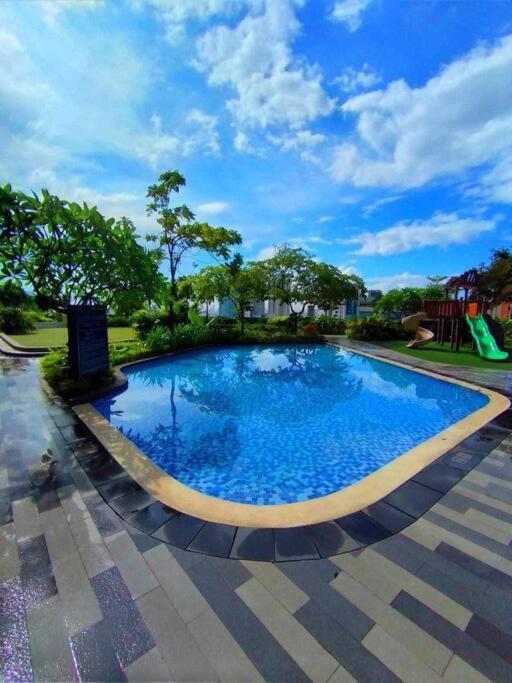Calm Staycation S&l Apartment Manila