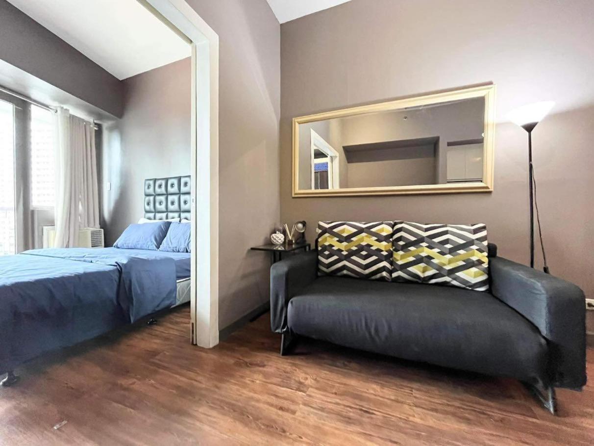 1br With Balcony Kl Tower, Greenbelt Near Aim Apartment Manila