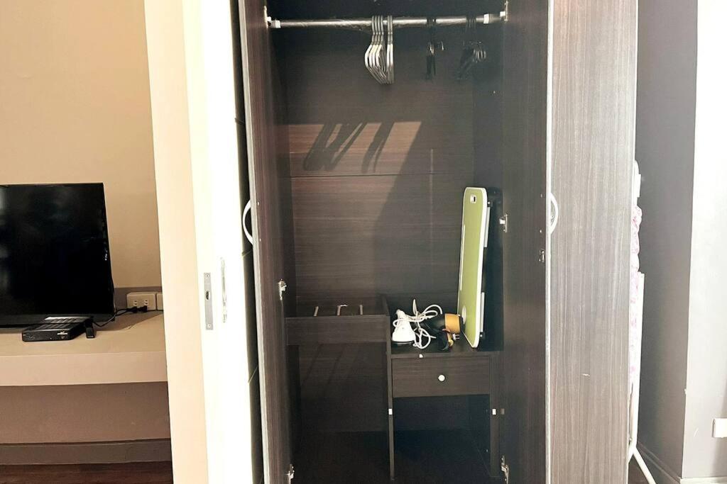 1br With Balcony Kl Tower, Greenbelt Near Aim Manila