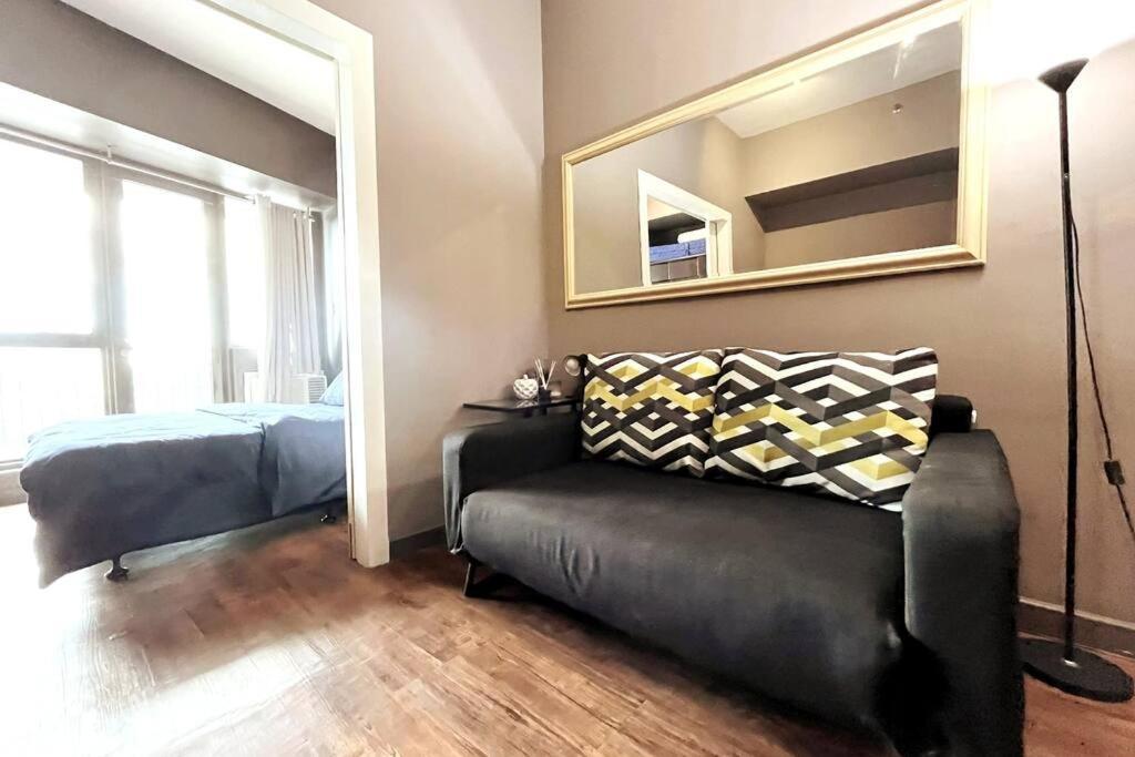 1br With Balcony Kl Tower, Greenbelt Near Aim Apartment