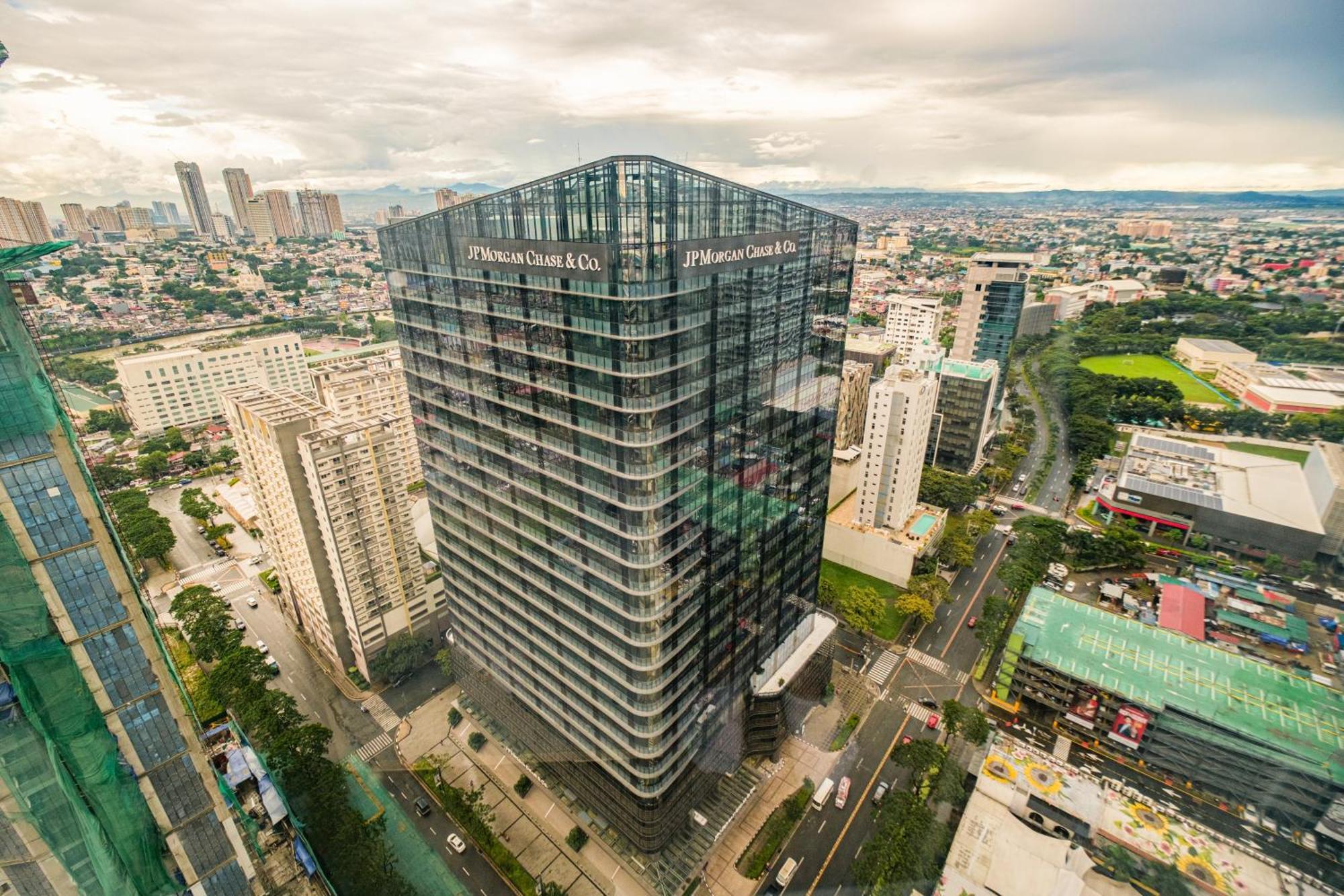 Bgc 2br Uptown Parksuites With Balcony And Bathtub Apartment *