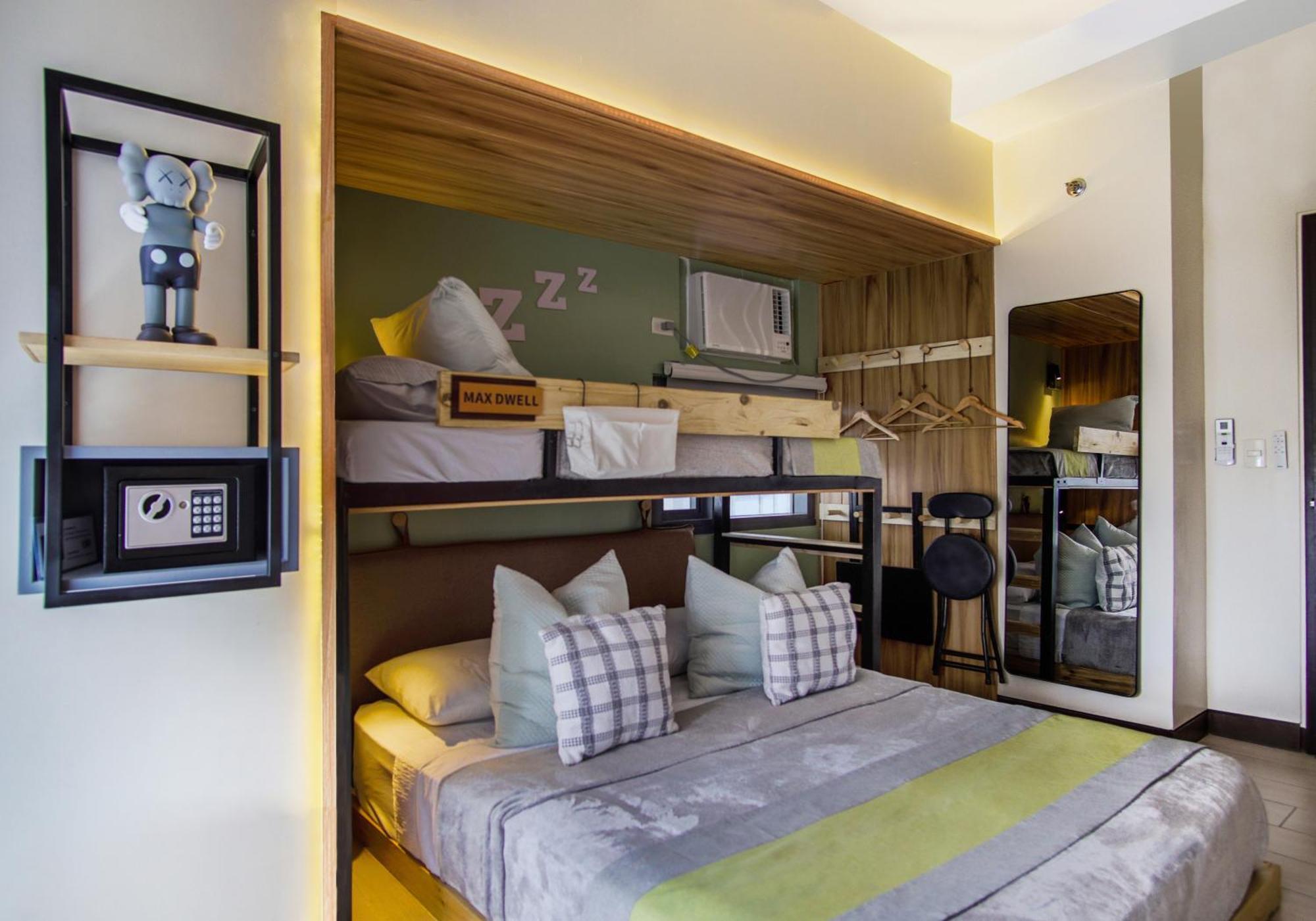 Spacious Family Sleeper Bgc & 84inch Cinema Apartment *
