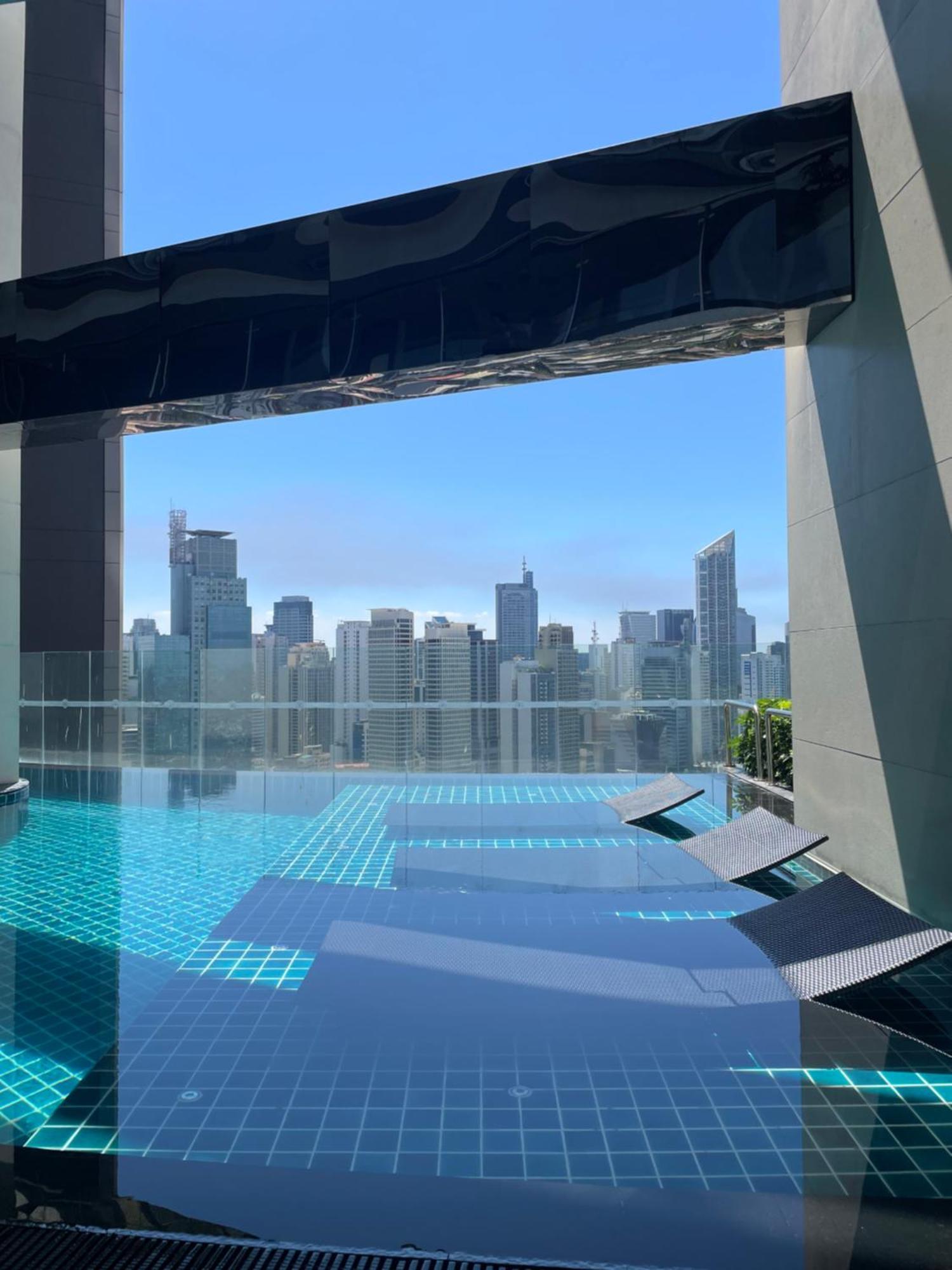 Apartamento For 4 With 300mbs Internet At Heart Of Makati Manila