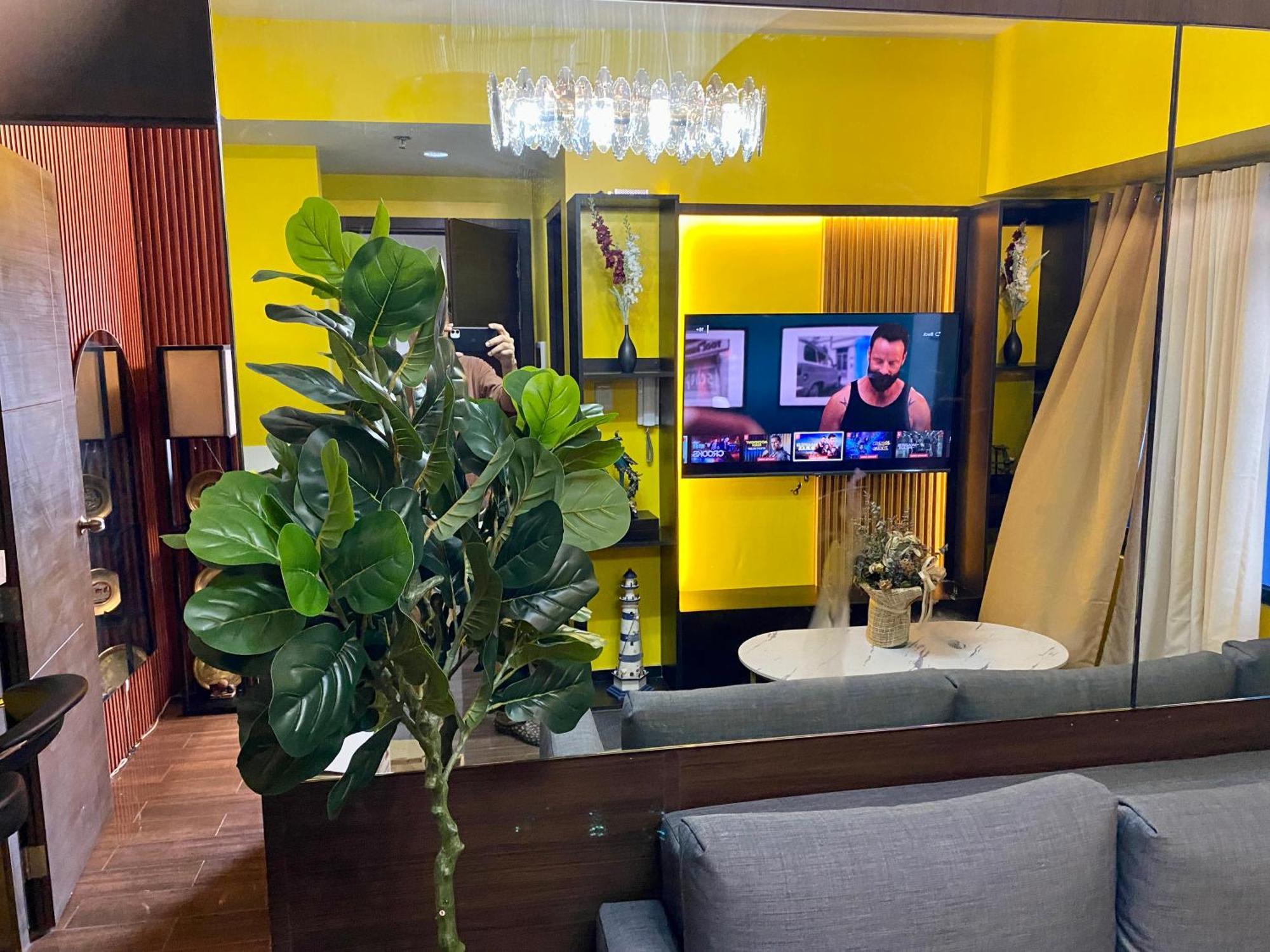 Laugh And Lounge 2 Bedroom Luxury Air Makati