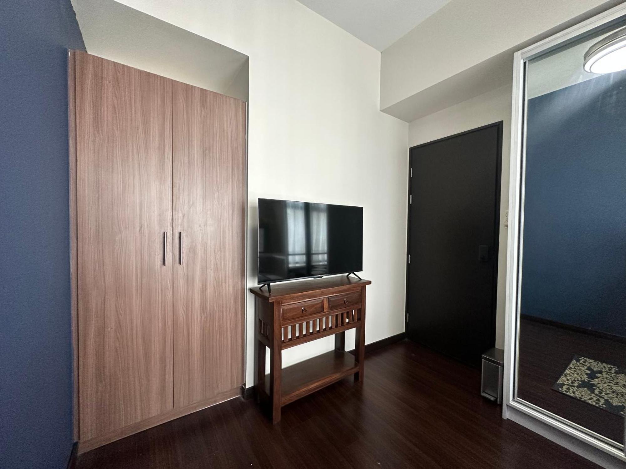 Single Bedroom With Private Toilet And Bath Homestay *